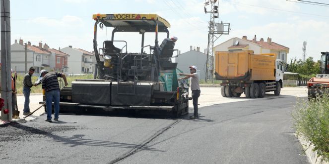 Belediye Başkanı Zeybek, Uydukent Mahallesi'ne yatırımlarla memnun ediyor