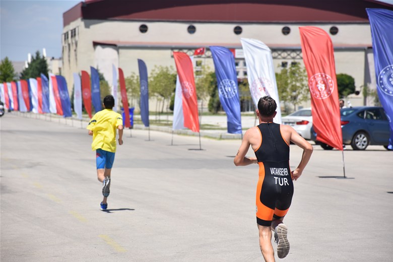 Afyonkarahisar'da Bölgesel Triatlon Ligi 4. Bölge 1. Etap Yarışı Tamamlandı