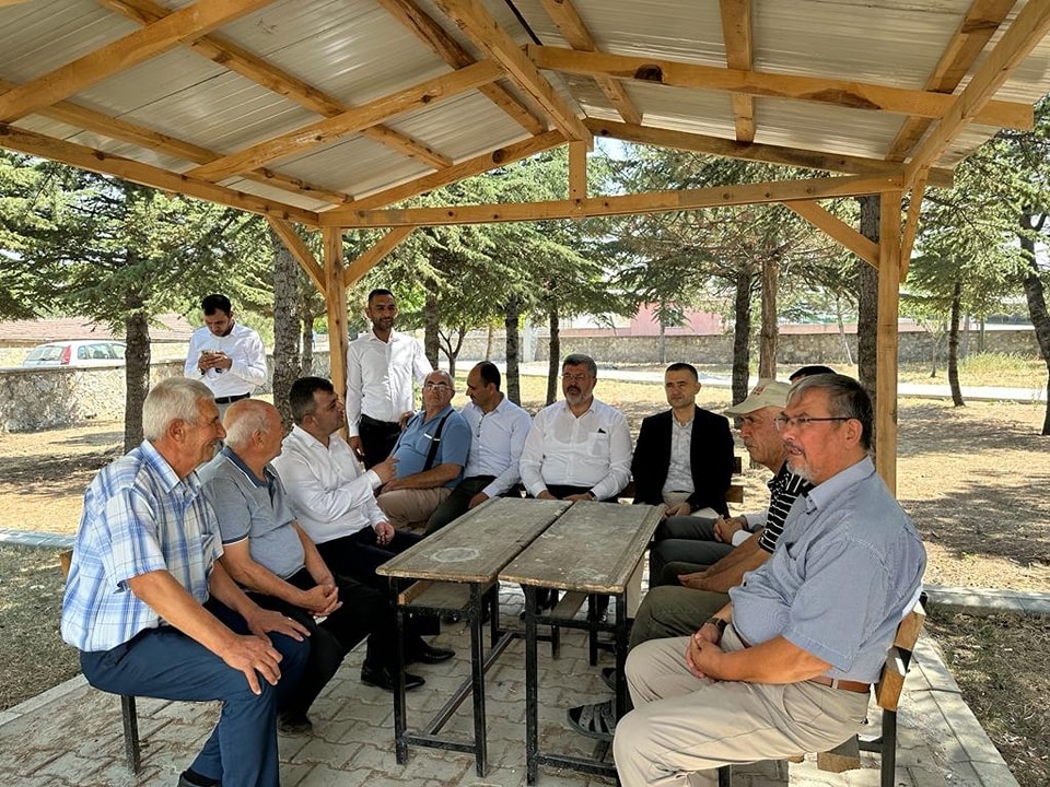 Belediye Başkanı Serkan Koyuncu ve siyasi isimler cami ziyaretinde bulundu.