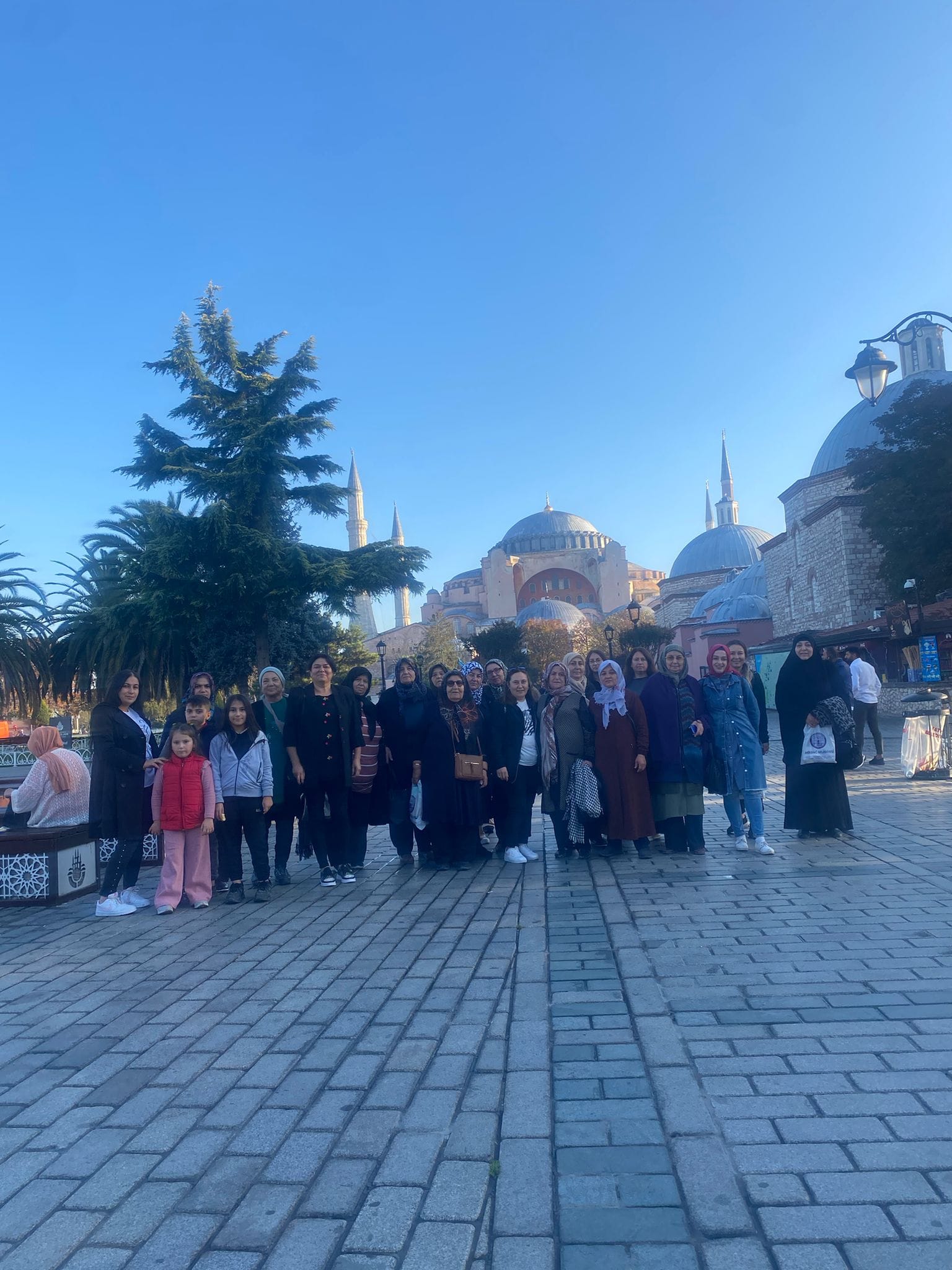 Belediye Başkanı Serkan Koyuncu, İlçemizde Kadınlara Ücretsiz Kültür ve Turizm Gezileri Düzenliyor.