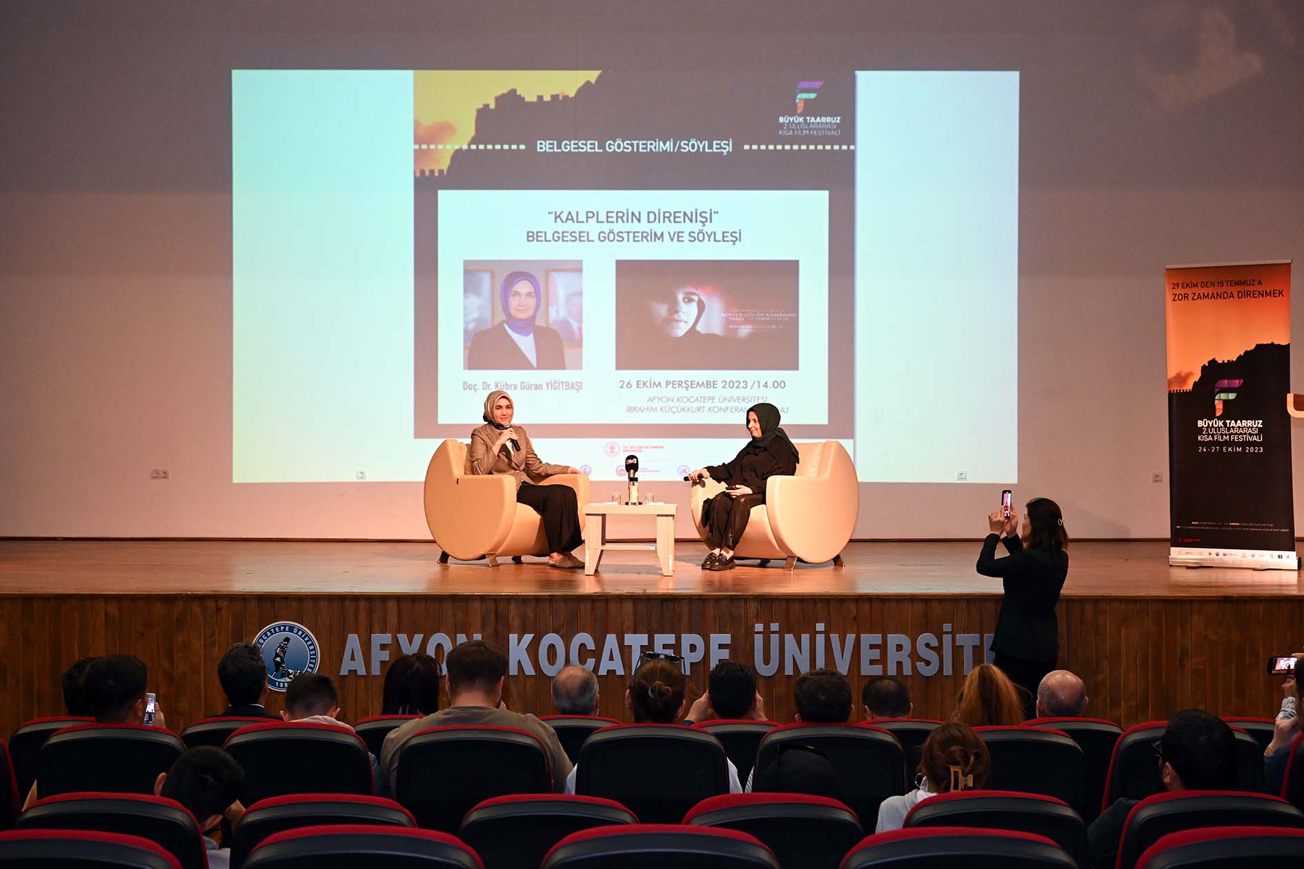 Afyonkarahisar Valisi, 2. Büyük Taarruz Kısa Film Festivali kapsamında öğrencilerle söyleşti.