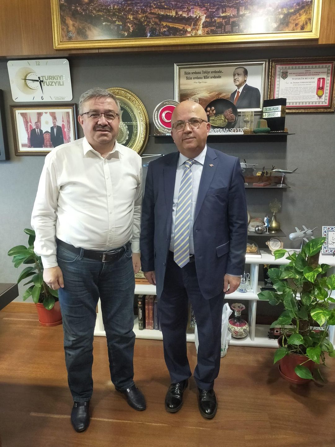 İbrahim Yurdunuseven, Belediye Başkan Adayı Burhanettin Çoban'ı TBMM'de misafir etti