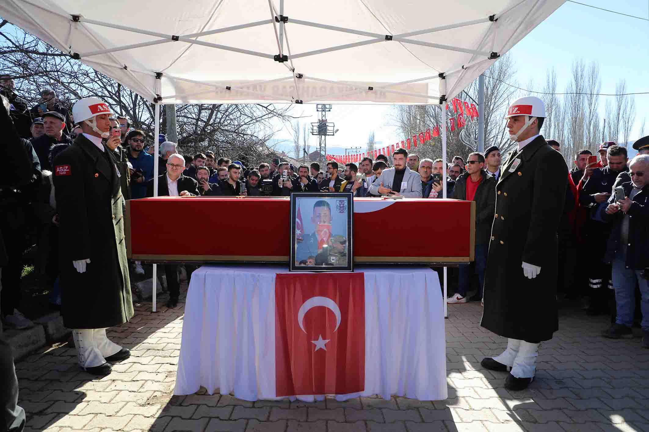 Piyade Teğmen Ramazan Günay'ın Şehitlik Töreni Sinanpaşa'da Düzenlendi