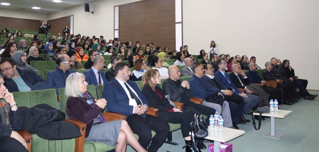 Konferansta Sağlık İdarecilerinin Rolü ve Sorumlulukları Ele Alındı