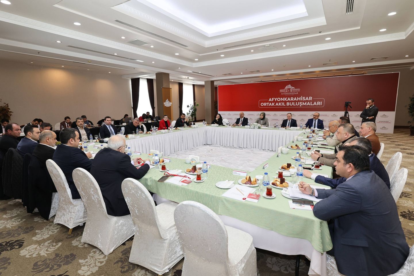 Afyonkarahisar'da iş dünyası ve yerel yönetimler uyum ve iş birliği sağlamak için bir araya geldi