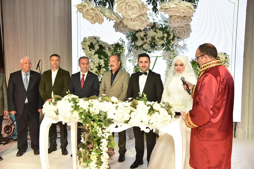 Afyonkarahisar'da Siyasi İsim Hüseyin Menteş Nikah Şahitliği Yaptı