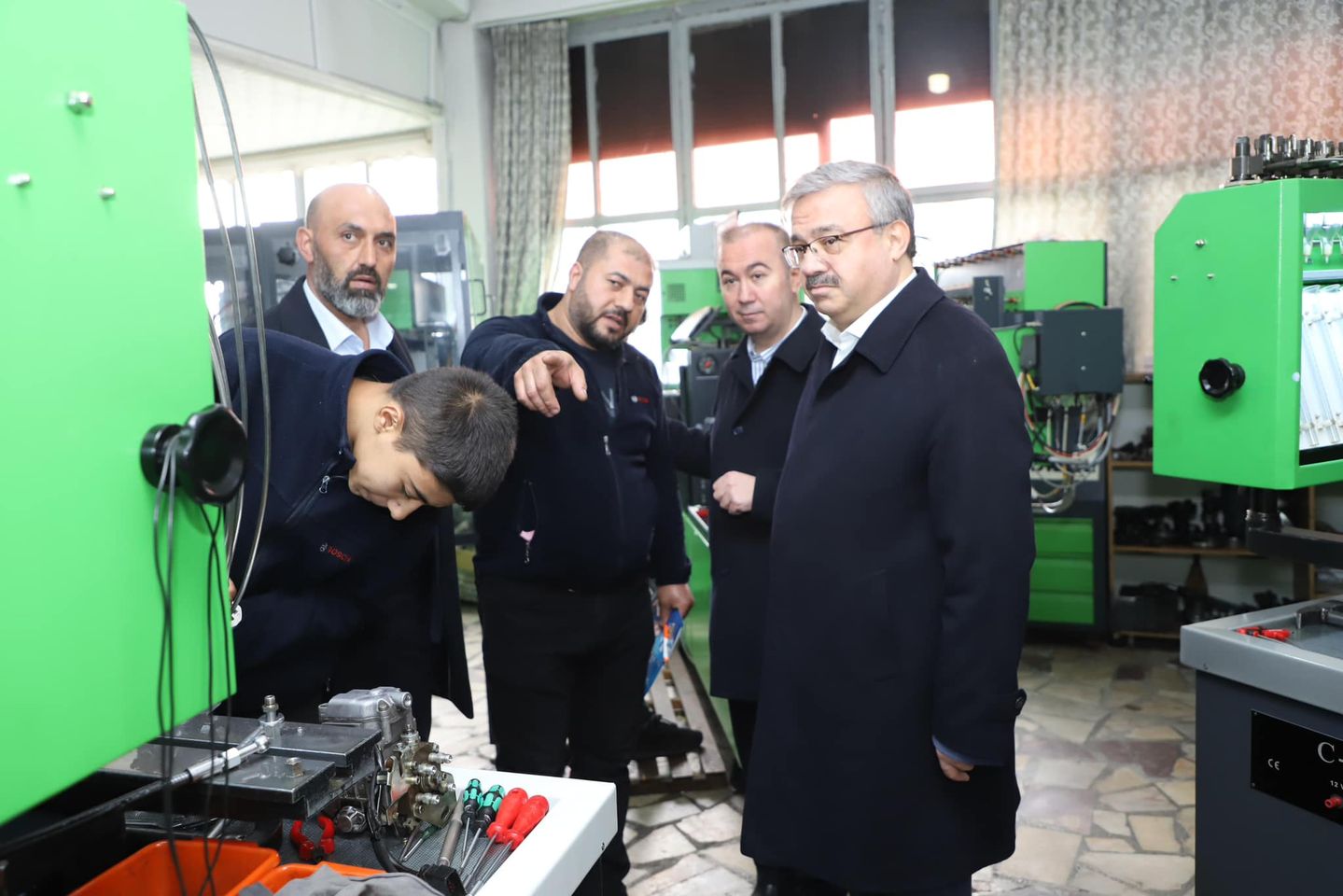 Afyonkarahisar'da Belediye Başkan Adayı Hüseyin Ceylan Uluçay, Sanayi Sitesindeki Esnafları Ziyaret Ederek Projelerini Anlattı.