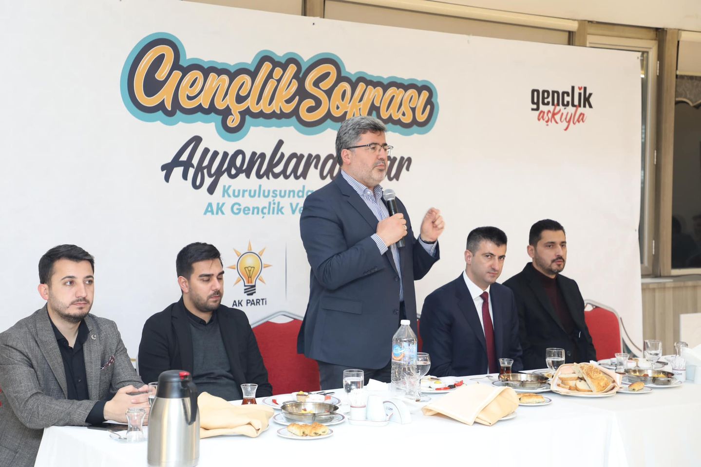 AK Parti Gençlik Kolları, Vefa Sahuru etkinliği ile birlik ve dayanışmayı pekiştirdi.