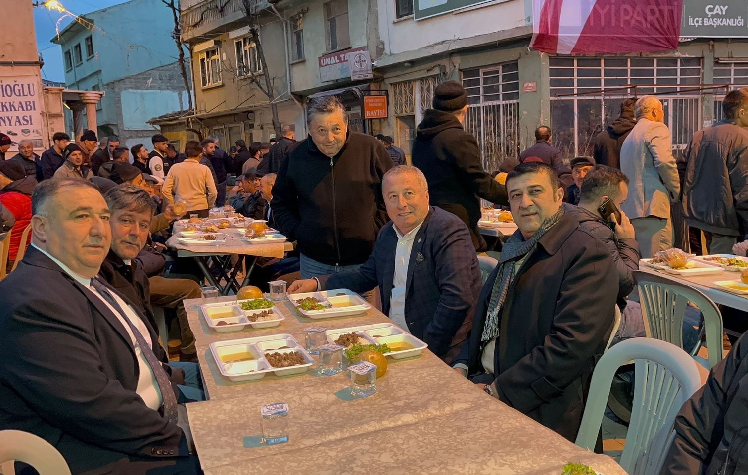 İyi Parti Milletvekili Hakan Şeref Olgun Çay ilçesinde iftarda buluştu