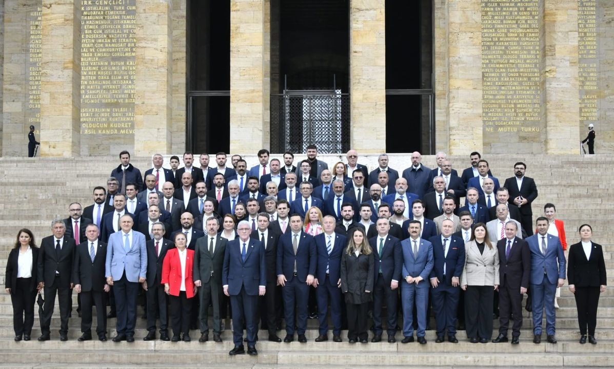 İyi Parti Üst Düzey Yöneticileri Atatürk'ü Anmak İçin Anıtkabir'i Ziyaret Etti