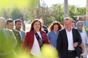 Av. Burcu KÖKSAL Halkın Taleplerini Dinliyor