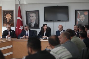 
AK Parti Genel Başkan Yardımcısı Çiğdem Karaaslan, Teşkilat Mensuplarıyla Toplantı Gerçekleştirdi
