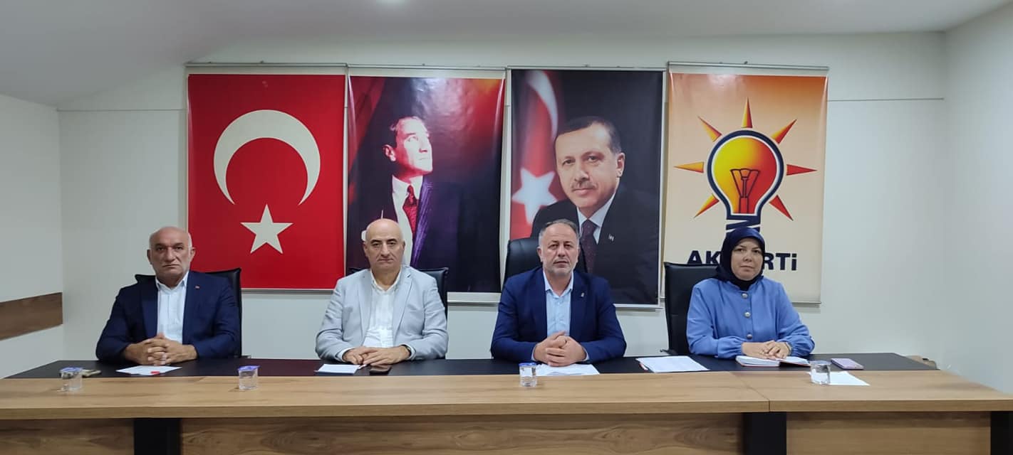 AK Parti Akyazı İlçe Teşkilatı Haftalık Toplantı Yaptı