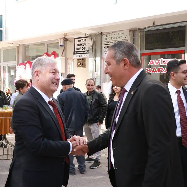 Dinar Belediye Başkanı Veysel Topçu, Adliye Mahallesi’nde Uyan Hukuk Bürosu Açılış Törenine Katıldı