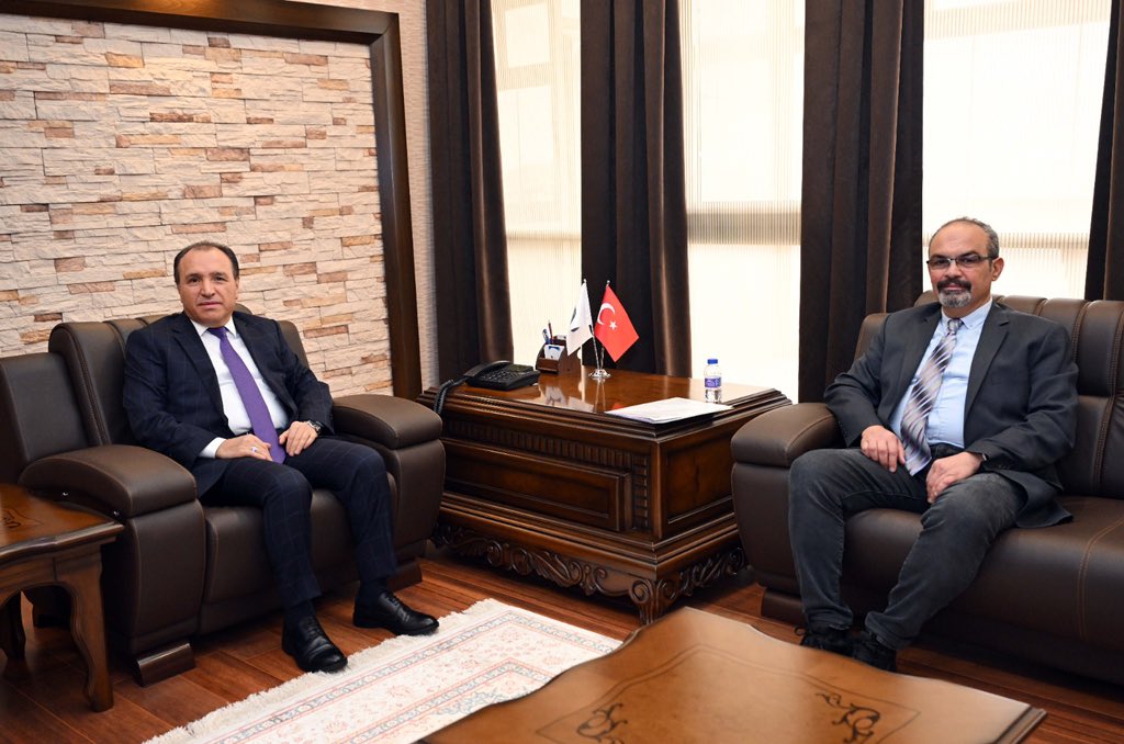 Afyonkarahisar Veteriner Hekimleri Odası Başkanı Prof. Dr. Mehmet Uçar, Afyon Kocatepe Üniversitesi Rektörü Prof. Dr. Mehmet Karakaş'ı Ziyaret Etti