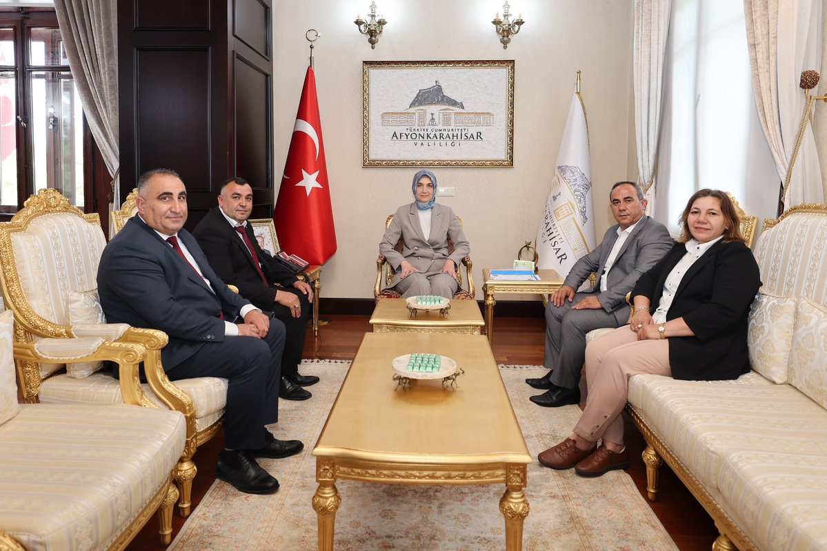 Afyonkarahisar Valisi Yiğitbaşı, Mahalle Muhtarlarıyla İstişare Toplantısı Gerçekleştirdi